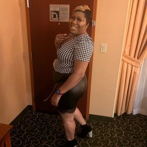 Meet your Posher, Shakiera